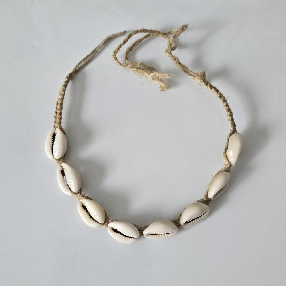 Natural Shell Necklace - Picture 2 of 3